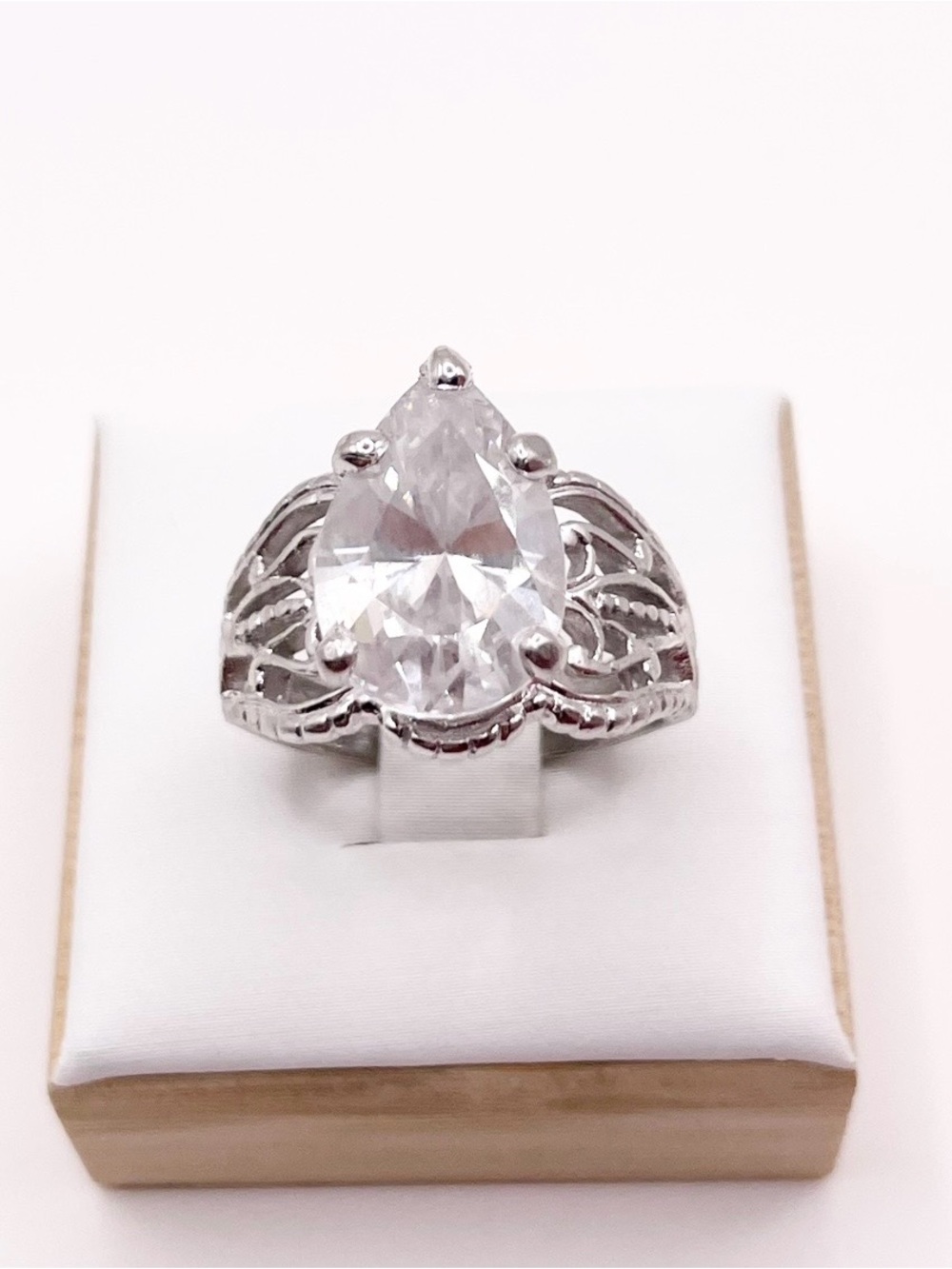 Size. 8 Sterling Silver Pear-Cut Clear CZ Statement Ring - Picture 11 of 11